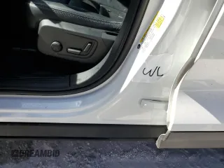 2021 Volvo XC40 Momentum z VIN YV4AC2HK5M2602249, wystawiony jako Copart lot #76351684 z przebiegiem Nie podano mil oraz Nie do naprawy • Non repairable. Historia ofert i sprzedaży dostępna na DreamBid. Obrazek 13.