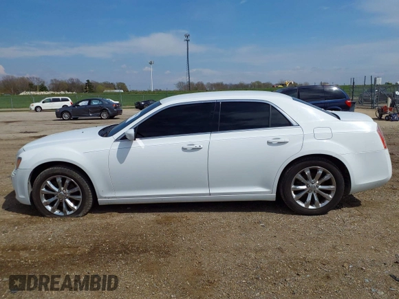 2013 Chrysler 300 S Glacier z VIN 2C3CCAGG1DH739509, wystawiony jako IAAI lot #42016876 z przebiegiem 227 015 mil mil oraz . Historia ofert i sprzedaży dostępna na DreamBid. Obrazek 14.