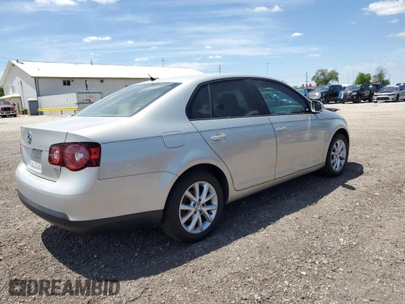 2010 Volkswagen Jetta Limited Edition z VIN 3VWAX7AJ2AM106655, wystawiony jako Copart lot #57489395 z przebiegiem 110 482 mil mil oraz Szkoda całkowita • Salvage title. Historia ofert i sprzedaży dostępna na DreamBid. Obrazek 3.