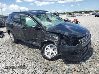 2024 Jeep Compass Latitude z VIN 3C4NJDBNXRT133089, wystawiony jako Copart lot #56872625 z przebiegiem 25 282 mil mil oraz Nie do naprawy • Non repairable. Historia ofert i sprzedaży dostępna na DreamBid. Obrazek 4.