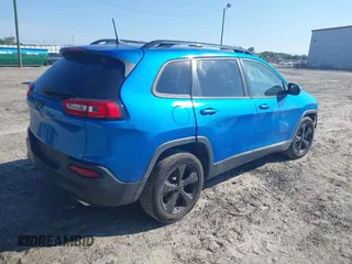 2018 Jeep Cherokee Latitude z VIN 1C4PJLCX1JD528145, wystawiony jako IAAI lot #42618916 z przebiegiem 146 768 mil mil oraz . Historia ofert i sprzedaży dostępna na DreamBid. Obrazek 4.