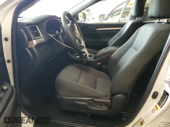 2019 Toyota Highlander LE z VIN 5TDZZRFH4KS310635, wystawiony jako Copart lot #56119985 z przebiegiem 67 360 mil mil oraz Szkoda całkowita • Salvage title. Historia ofert i sprzedaży dostępna na DreamBid. Obrazek 7.