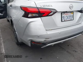 2024 Nissan Versa S z VIN 3N1CN8DV4RL865799, wystawiony jako IAAI lot #42044021 z przebiegiem 13 282 mil mil oraz . Historia ofert i sprzedaży dostępna na DreamBid. Obrazek 20.