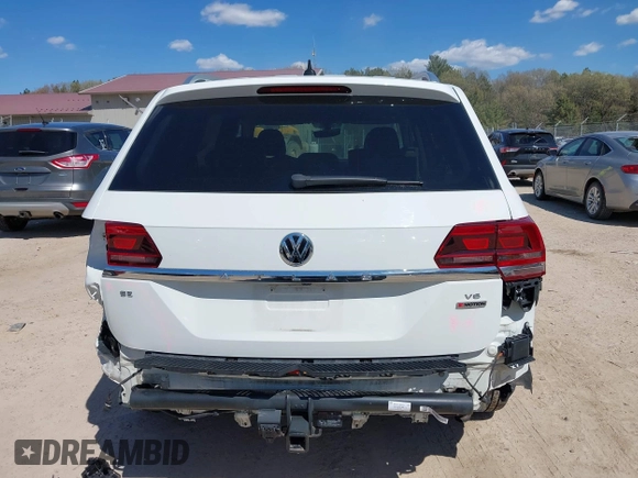2018 Volkswagen Atlas SE with VIN 1V2KR2CAXJC586848, listed as a IAAI auction lot 42200959 with 96,336 mi miles and . Bid and sale history available at DreamBid. Image 17.