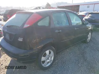 2006 Ford Focus S z VIN 1FAHP37N46W256803, wystawiony jako IAAI lot #41321856 z przebiegiem 99 657 mil mil oraz . Historia ofert i sprzedaży dostępna na DreamBid. Obrazek 4.