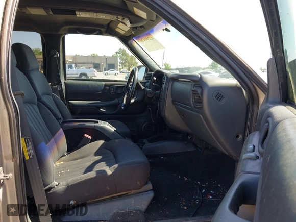 2003 Chevrolet Blazer LS z VIN 1GNDT13X63K146670, wystawiony jako IAAI lot #42200426 z przebiegiem 129 516 mil mil oraz . Historia ofert i sprzedaży dostępna na DreamBid. Obrazek 5.