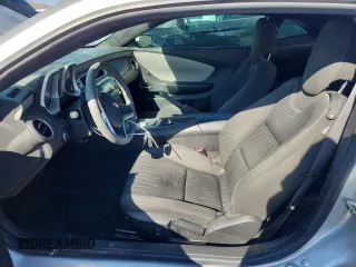2013 Chevrolet Camaro LS z VIN 2G1FA1E38D9139569, wystawiony jako Copart lot #61077805 z przebiegiem 119 027 mil mil oraz Czysty tytuł • Clean title. Historia ofert i sprzedaży dostępna na DreamBid. Obrazek 7.