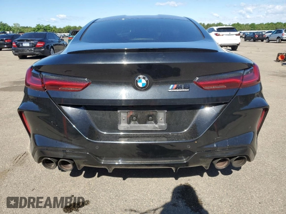 2022 BMW M8 Competition z VIN WBSAE0C08NCK00673, wystawiony jako Copart lot #61285334 z przebiegiem Nie podano mil oraz Szkoda całkowita • Salvage title. Historia ofert i sprzedaży dostępna na DreamBid. Obrazek 6.