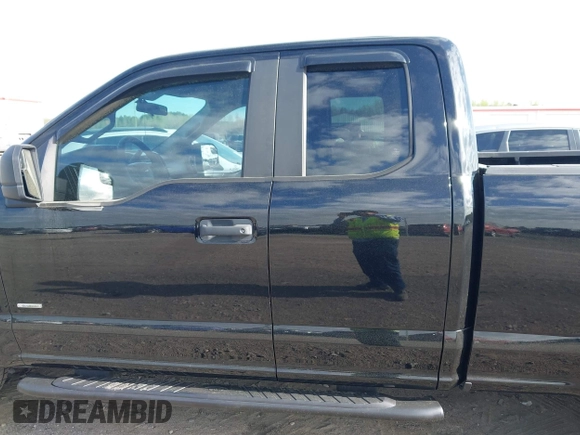 2017 Ford F-150 XL z VIN 1FTEX1CP3HFB17340, wystawiony jako IAAI lot #41929813 z przebiegiem 97 367 mil mil oraz . Historia ofert i sprzedaży dostępna na DreamBid. Obrazek 14.