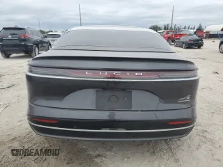 2023 Lucid Air Grand Touring z VIN 50EA1GBA8PA001431, wystawiony jako Copart lot #75683014 z przebiegiem 12 117 mil mil oraz Szkody całkowita. Historia ofert i sprzedaży dostępna na DreamBid. Obrazek 6.