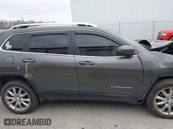 2018 Jeep Cherokee Limited with VIN 1C4PJLDB0JD565920, listed as a IAAI auction lot 41747170 with 121,604 mi miles and . Bid and sale history available at DreamBid. Image 14.