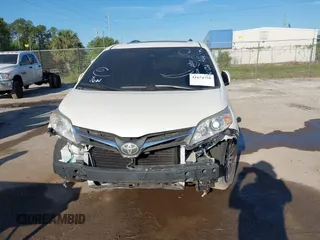 2018 Toyota Sienna XLE Auto Access Seat with VIN 5TDYZ3DC9JS960124, listed as a IAAI auction lot 41674758 with 109,021 mi miles. Bid and sale history available at carsss.com. Image 12.