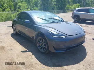 2022 Tesla Model 3 Long Range z VIN 5YJ3E1EB2NF335641, wystawiony jako IAAI lot #42044108 z przebiegiem 47 505 mil mil oraz . Historia ofert i sprzedaży dostępna na DreamBid. Obrazek 1.