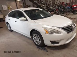 2014 Nissan Altima S with VIN 1N4AL3AP8EC292467, listed as a IAAI auction lot 40083273 with 207,464 mi miles and . Bid and sale history available at carsss.com. Image 1.