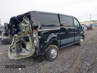 2022 Ford Transit z VIN 1FTYE2Y88NKA08465, wystawiony jako IAAI lot #42387552 z przebiegiem 90 951 mil mil oraz . Historia ofert i sprzedaży dostępna na DreamBid. Obrazek 4.