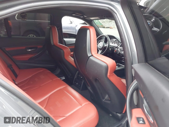 2018 BMW M3 z VIN WBS8M9C54J5K99251, wystawiony jako IAAI lot #38433789 z przebiegiem 41 081 mil mil oraz . Historia ofert i sprzedaży dostępna na DreamBid. Obrazek 8.
