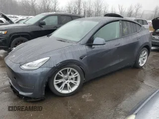 2021 Tesla Model Y Long Range with VIN 5YJYGDEE6MF233771, listed as a Copart auction lot 84473294 with 0 mi miles and Salvage Title. Bid and sale history available at carsss.com. Image 1.