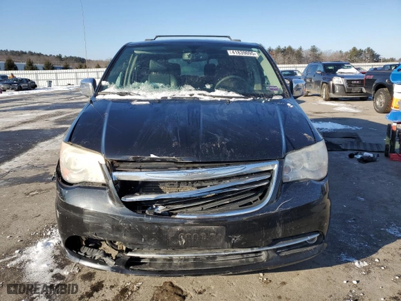 2013 Chrysler Town & Country Touring-L with VIN 2C4RC1CG9DR588425, listed as a Copart auction lot 41839095 with 95,498 mi miles and Salvage Title. Bid and sale history available at carsss.com. Image 5.