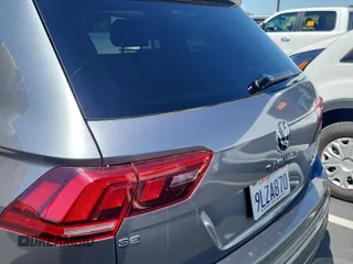 2024 Volkswagen Tiguan SE z VIN 3VV3B7AX7RM106937, wystawiony jako IAAI lot #42845192 z przebiegiem 32 134 mil mil oraz . Historia ofert i sprzedaży dostępna na DreamBid. Obrazek 47.