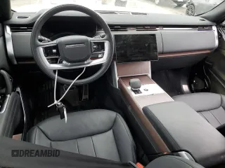 2024 Land Rover Range Rover SE z VIN SALKPBFU8RA253321, wystawiony jako Copart lot #52424685 z przebiegiem 10 418 mil mil oraz Szkoda całkowita • Salvage title. Historia ofert i sprzedaży dostępna na DreamBid. Obrazek 8.