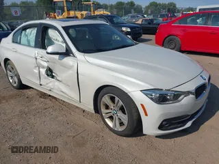 2017 BMW 3 Series 330i xDrive с VIN WBA8D9C3XHA005808, выставлен на аукционе IAAI как лот 42764394 с пробегом 59 402 миль миль и . История ставок и продаж доступна на DreamBid. Изображение 1.