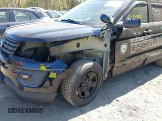 2018 Ford Police Interceptor Utility z VIN 1FM5K8AR9JGC17739, wystawiony jako IAAI lot #42134465 z przebiegiem 134 939 mil mil oraz . Historia ofert i sprzedaży dostępna na DreamBid. Obrazek 6.