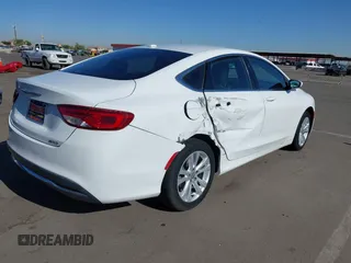 2015 Chrysler 200 Limited z VIN 1C3CCCAB7FN752316, wystawiony jako IAAI lot #42105851 z przebiegiem 126 185 mil mil oraz . Historia ofert i sprzedaży dostępna na DreamBid. Obrazek 4.