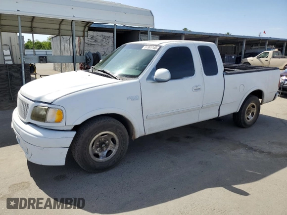 2003 Ford F-150 XL z VIN 2FTRX17253CA75533, wystawiony jako Copart lot #57361145 z przebiegiem 220 482 mil mil oraz Szkoda całkowita • Salvage title. Historia ofert i sprzedaży dostępna na DreamBid. Obrazek 1.