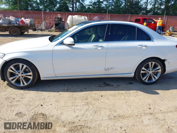 2015 Mercedes-Benz C 300 z VIN 55SWF4JB6FU051639, wystawiony jako IAAI lot #42187934 z przebiegiem 125 256 mil mil oraz . Historia ofert i sprzedaży dostępna na DreamBid. Obrazek 14.