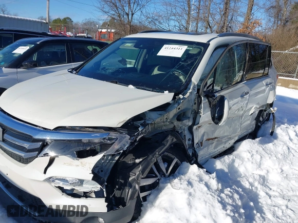 2017 Honda Pilot Touring with VIN 5FNYF6H98HB102313, listed as a IAAI auction lot 41244311 with 106,931 mi miles. Bid and sale history available at carsss.com. Image 6.