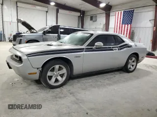 2010 Dodge Challenger R/T Classic z VIN 2B3CJ5DT9AH109390, wystawiony jako Copart lot #49091175 z przebiegiem 202 858 mil mil oraz Czysty tytuł • Clean title. Historia ofert i sprzedaży dostępna na DreamBid. Obrazek 1.