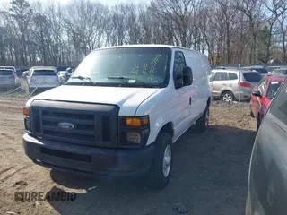 2008 Ford Econoline Cargo Commercial z VIN 1FTSE34L68DA76326, wystawiony jako IAAI lot #42059521 z przebiegiem Nie podano mil oraz . Historia ofert i sprzedaży dostępna na DreamBid. Obrazek 2.