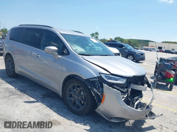 2021 Chrysler Pacifica Touring L with VIN 2C4RC1BG3MR591256, listed as a IAAI auction lot 42062406 with 58,117 mi miles and . Bid and sale history available at DreamBid. Image 1.