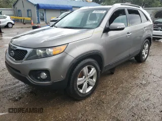 2012 Kia Sorento EX z VIN 5XYKU3A64CG247747, wystawiony jako Copart lot #60565415 z przebiegiem 195 749 mil mil oraz Czysty tytuł • Clean title. Historia ofert i sprzedaży dostępna na DreamBid. Obrazek 1.