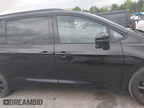 2024 Chrysler Pacifica Limited with VIN 2C4RC3GG1RR134781, listed as a IAAI auction lot 42070717 with 60,533 mi miles and . Bid and sale history available at DreamBid. Image 12.