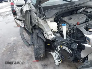 2018 Kia Sorento LX with VIN 5XYPGDA3XJG407247, listed as a IAAI auction lot 41639631 with 127,327 mi miles. Bid and sale history available at carsss.com. Image 6.