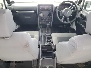 2008 Jeep Wrangler X z VIN 1J4FZ24168L526507, wystawiony jako Copart lot #85711354 z przebiegiem 204 531 mil mil oraz Szkoda całkowita • Salvage title. Historia ofert i sprzedaży dostępna na DreamBid. Obrazek 8.