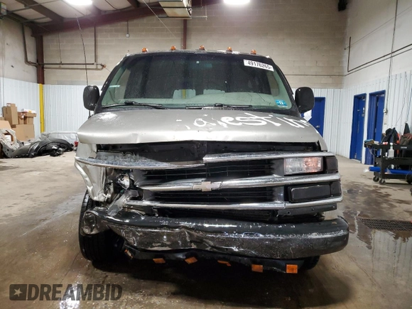 2001 Chevrolet Express with VIN 1GAHG39R611205912, listed as a Copart auction lot 49176265 with 375,645 mi miles and Salvage Title. Bid and sale history available at carsss.com. Image 5.
