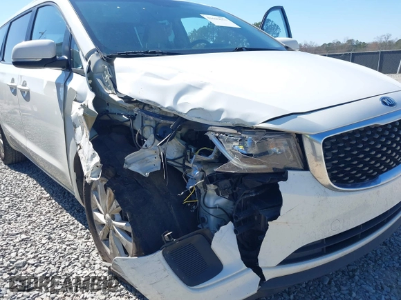 2016 Kia Sedona LX with VIN KNDMB5C10G6183002, listed as a IAAI auction lot 41629853 with 129,322 mi miles. Bid and sale history available at carsss.com. Image 6.