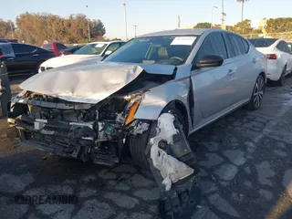 2022 Nissan Altima SR z VIN 1N4BL4CV3NN330052, wystawiony jako IAAI lot #41735544 z przebiegiem 39 782 mil mil oraz . Historia ofert i sprzedaży dostępna na DreamBid. Obrazek 19.