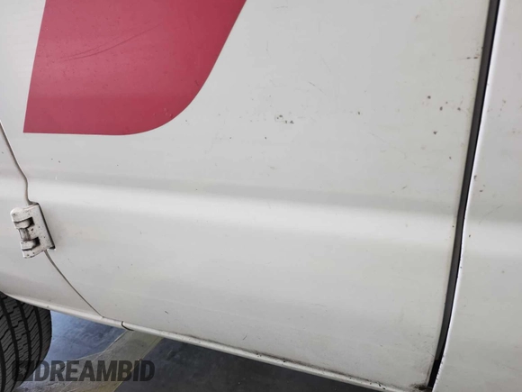 2009 Ford Econoline Cargo z VIN 1FTNE24L39DA13631, wystawiony jako IAAI lot #42563186 z przebiegiem 140 603 mil mil oraz . Historia ofert i sprzedaży dostępna na DreamBid. Obrazek 21.