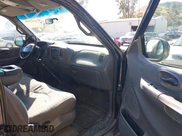 2000 Ford F-150 XL with VIN 1FTRX17W3YNB90314, listed as a IAAI auction lot 41825498 with 369,372 mi miles. Bid and sale history available at carsss.com. Image 5.