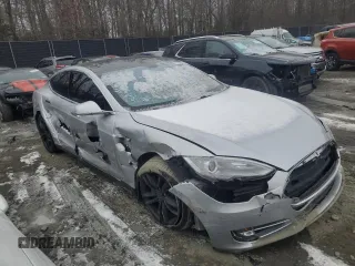 2013 Tesla Model S with VIN 5YJSA1AC9DFP10705, listed as a Copart auction lot 89394665 with Not Provided miles and Salvage Title. Bid and sale history available at carsss.com. Image 4.