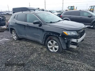 2018 Jeep Compass Latitude with VIN 3C4NJDBB4JT256056, listed as a IAAI auction lot 41835872 with 81,871 mi miles. Bid and sale history available at carsss.com. Image 1.