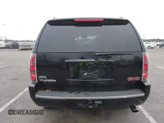 2012 GMC Yukon Denali with VIN 1GKS2EEF5CR129160, listed as a IAAI auction lot 42012417 with 221,871 mi miles. Bid and sale history available at carsss.com. Image 16.