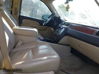 2007 Chevrolet Avalanche LT w/3LT with VIN 3GNFK12337G211143, listed as a IAAI auction lot 41609539 with 232,120 mi miles. Bid and sale history available at carsss.com. Image 5.