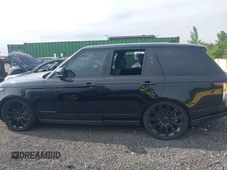 2018 Land Rover Range Rover z VIN SALGS2RE3JA389370, wystawiony jako IAAI lot #42508706 z przebiegiem 46 268 mil mil oraz . Historia ofert i sprzedaży dostępna na DreamBid. Obrazek 14.