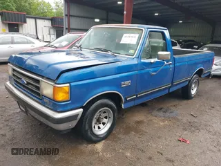 1990 Ford F-150 z VIN 1FTEF15N5LNB22374, wystawiony jako IAAI lot #42443032 z przebiegiem 97 868 mil mil oraz . Historia ofert i sprzedaży dostępna na DreamBid. Obrazek 2.