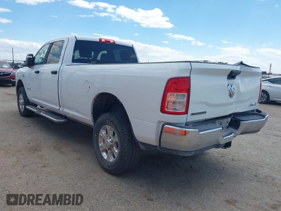 2024 Ram 2500 Big Horn z VIN 3C6UR5JL4RG340524, wystawiony jako IAAI lot #42423835 z przebiegiem 8 690 mil mil oraz . Historia ofert i sprzedaży dostępna na DreamBid. Obrazek 3.