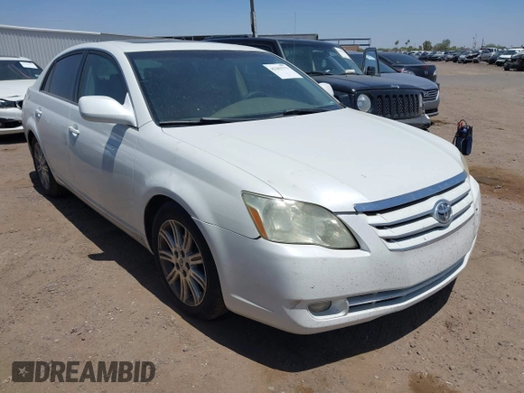 2005 Toyota Avalon XL z VIN 4T1BK36BX5U025674, wystawiony jako IAAI lot #42283773 z przebiegiem 169 604 mil mil oraz . Historia ofert i sprzedaży dostępna na DreamBid. Obrazek 1.